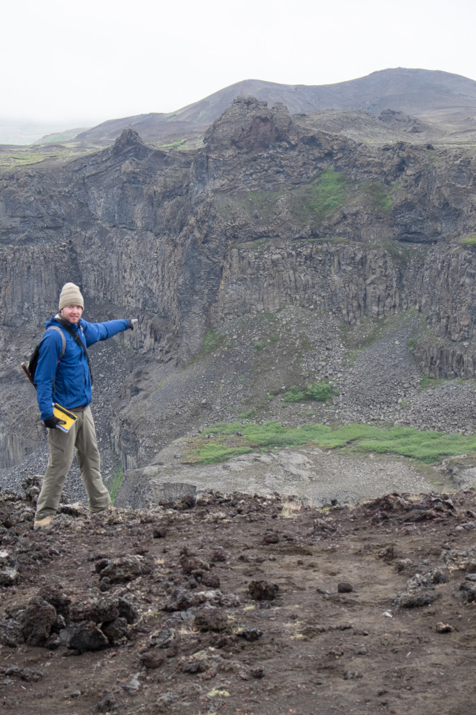 Photo 11. The feeder dike exposed underneath the Hrossaborg cinder cone. Cross section view thanks to jökulhlaup scoured canyon