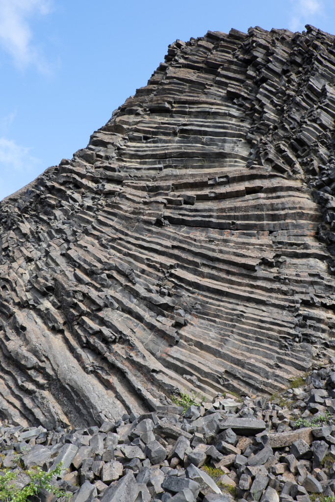 Photo 10. The more resistant horizontally jointed basalt core of a volcanic feeder system left in place, jökulhlaups have scoured all the rock that once concealed it beneath the surface